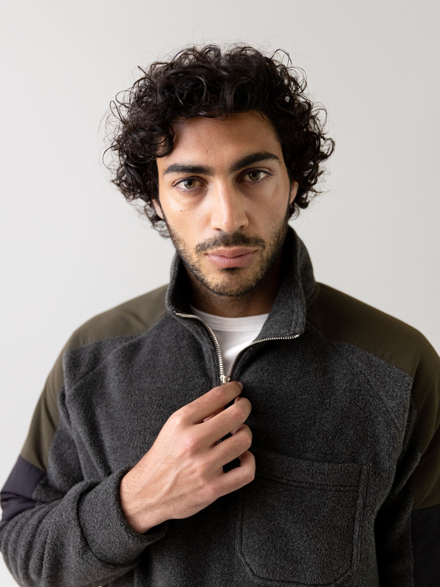 Modelshot / Dark Grey Melange / Detail